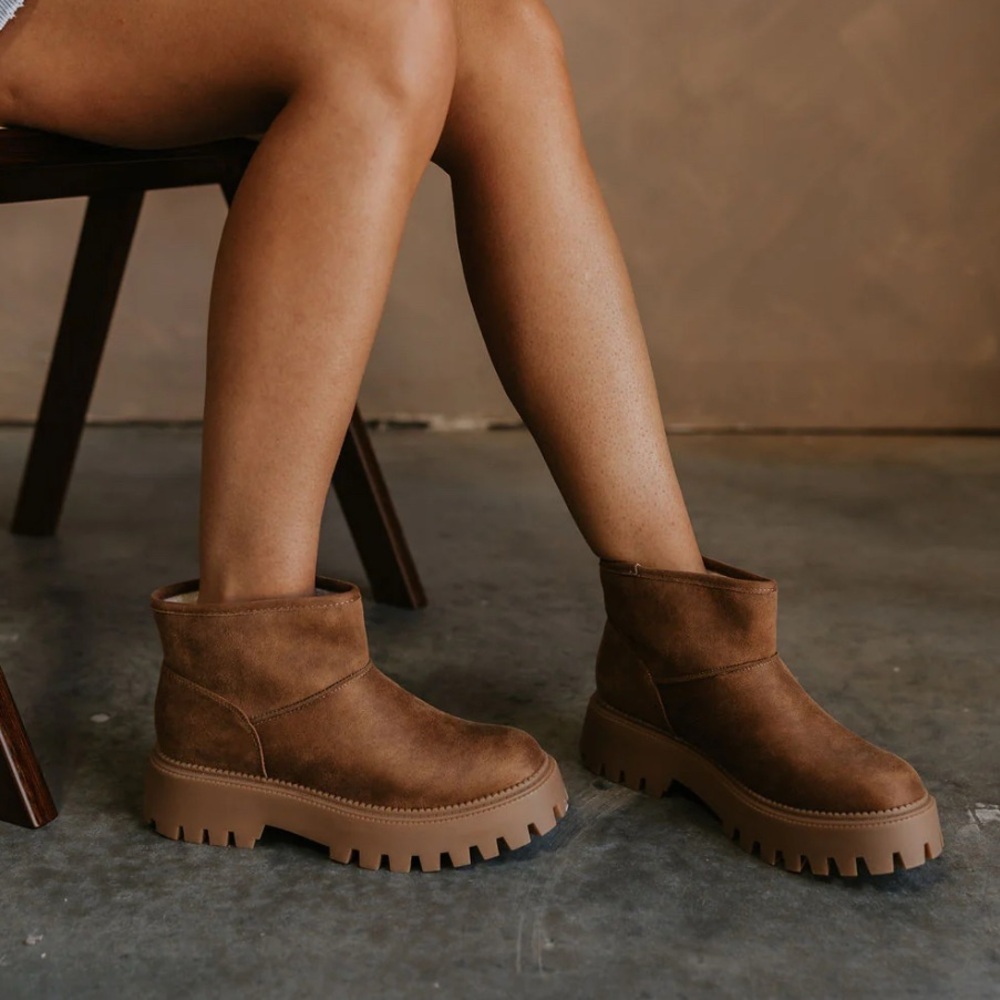 🌺DOLCE VITA TAN LONNY LUG BOOTIES SIZE 10🌺